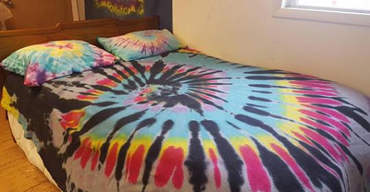 Tie-Dyed Cotton Blanket